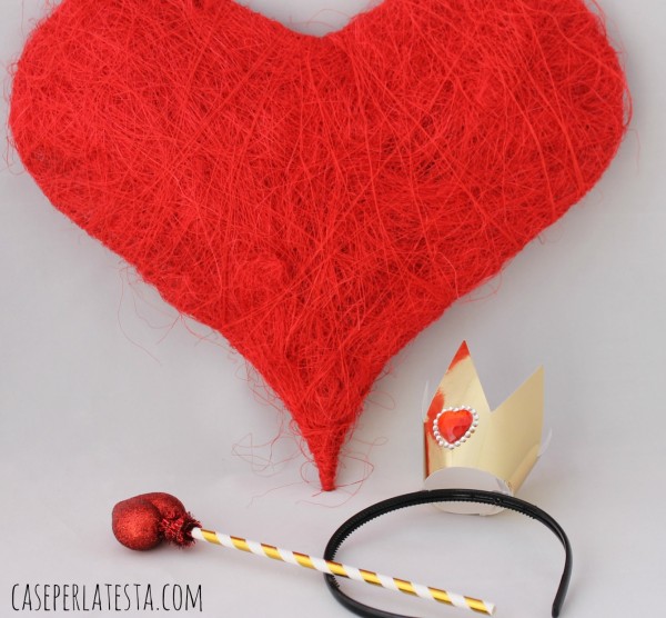 Regina di Cuori e Coniglio Bianco props * DIY Queen of Hearts and White  Rabbit props - Caseperlatesta